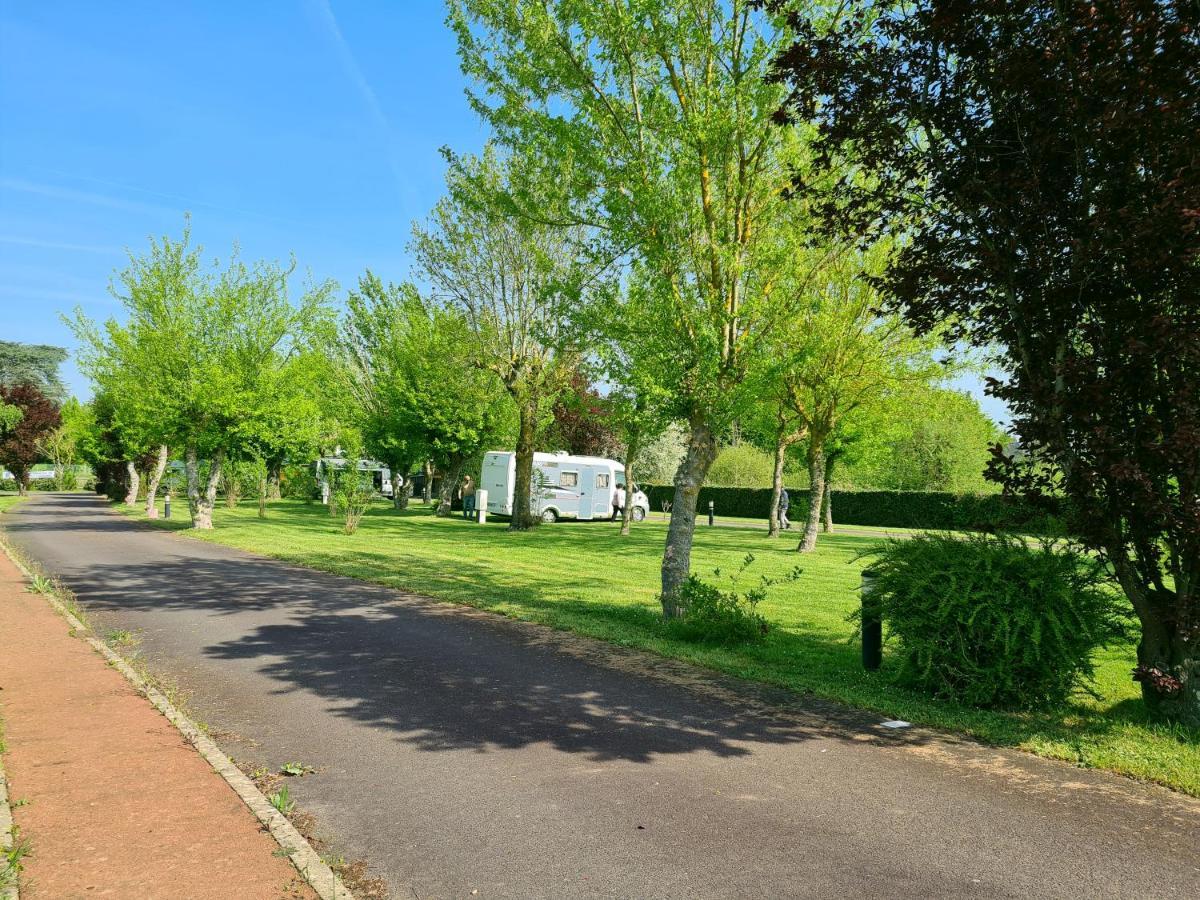 Resort & Camping - Val De Braye Bessé-sur-Braye Esterno foto
