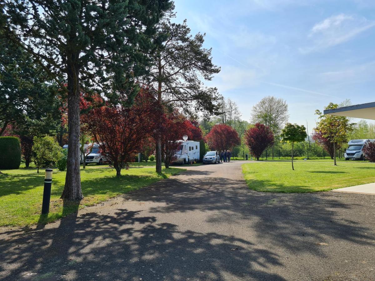 Resort & Camping - Val De Braye Bessé-sur-Braye Esterno foto