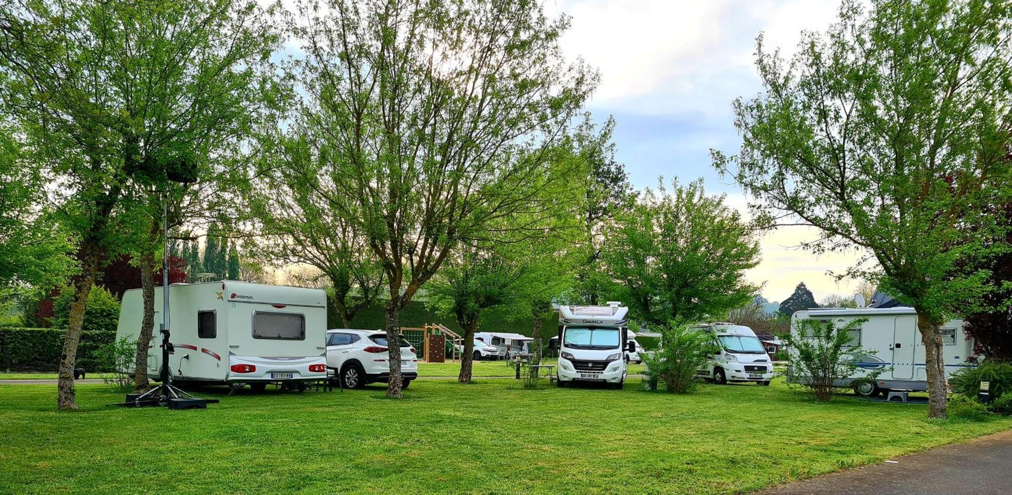 Resort & Camping - Val De Braye Bessé-sur-Braye Esterno foto