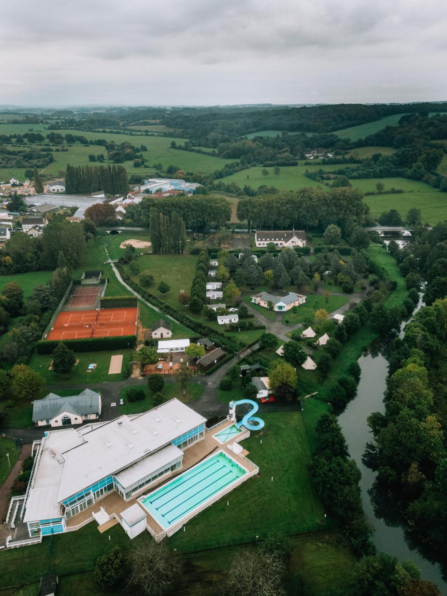 Resort & Camping - Val De Braye Bessé-sur-Braye Esterno foto